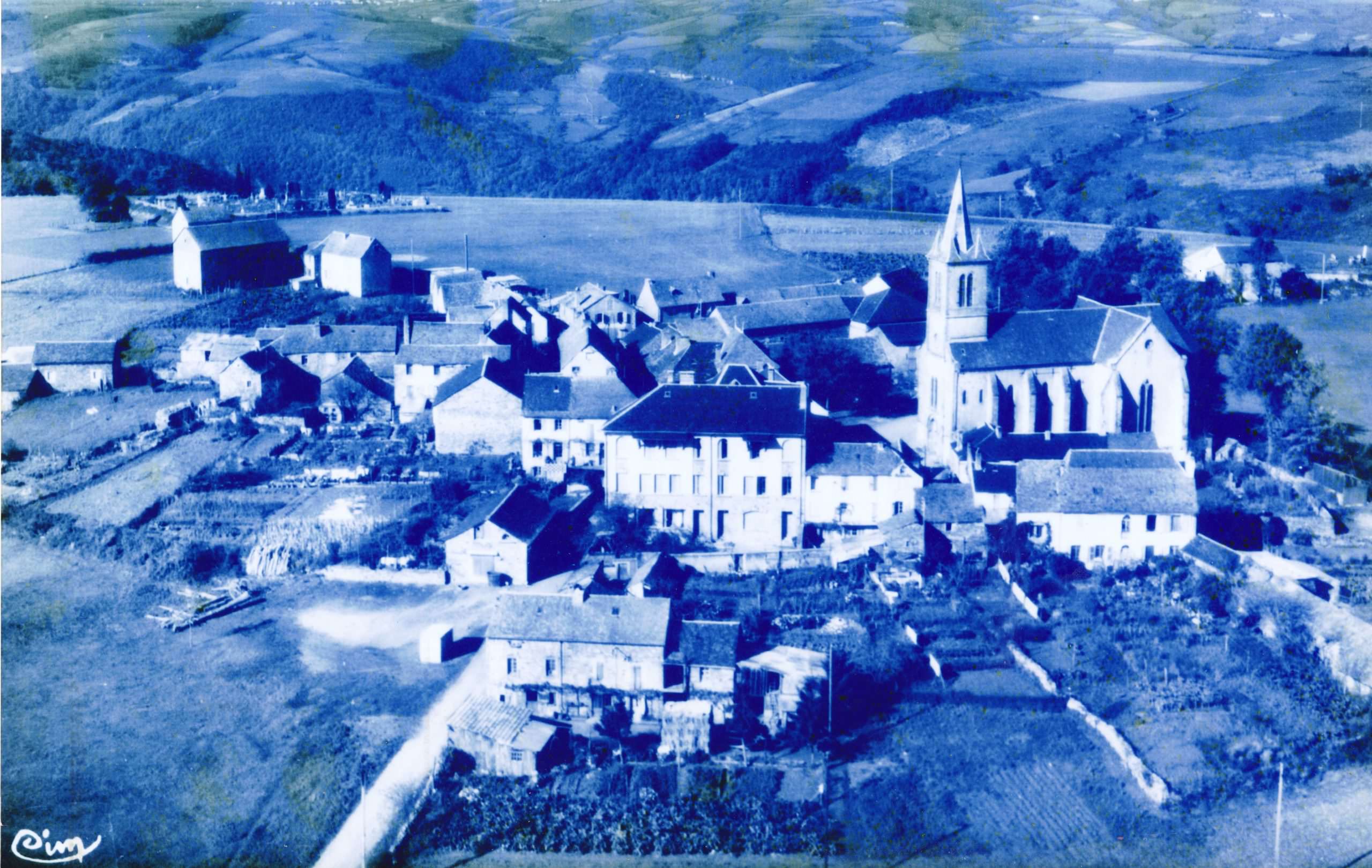 Vue aérienne du village de Brasc